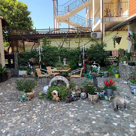 Guest House Aphyn Leto Гагра Екстериор снимка
